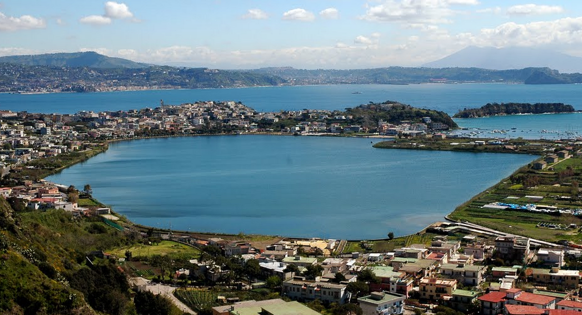 Il Rinascimento del Lago Miseno: Storia di una Rinascita Ambientale.